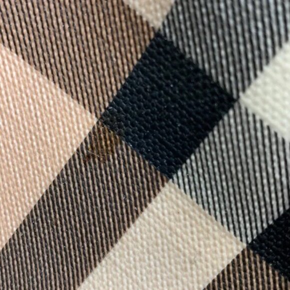 Burberry Extra Large shoulder bag. Comes with dust bag. - Picture 8 of 8